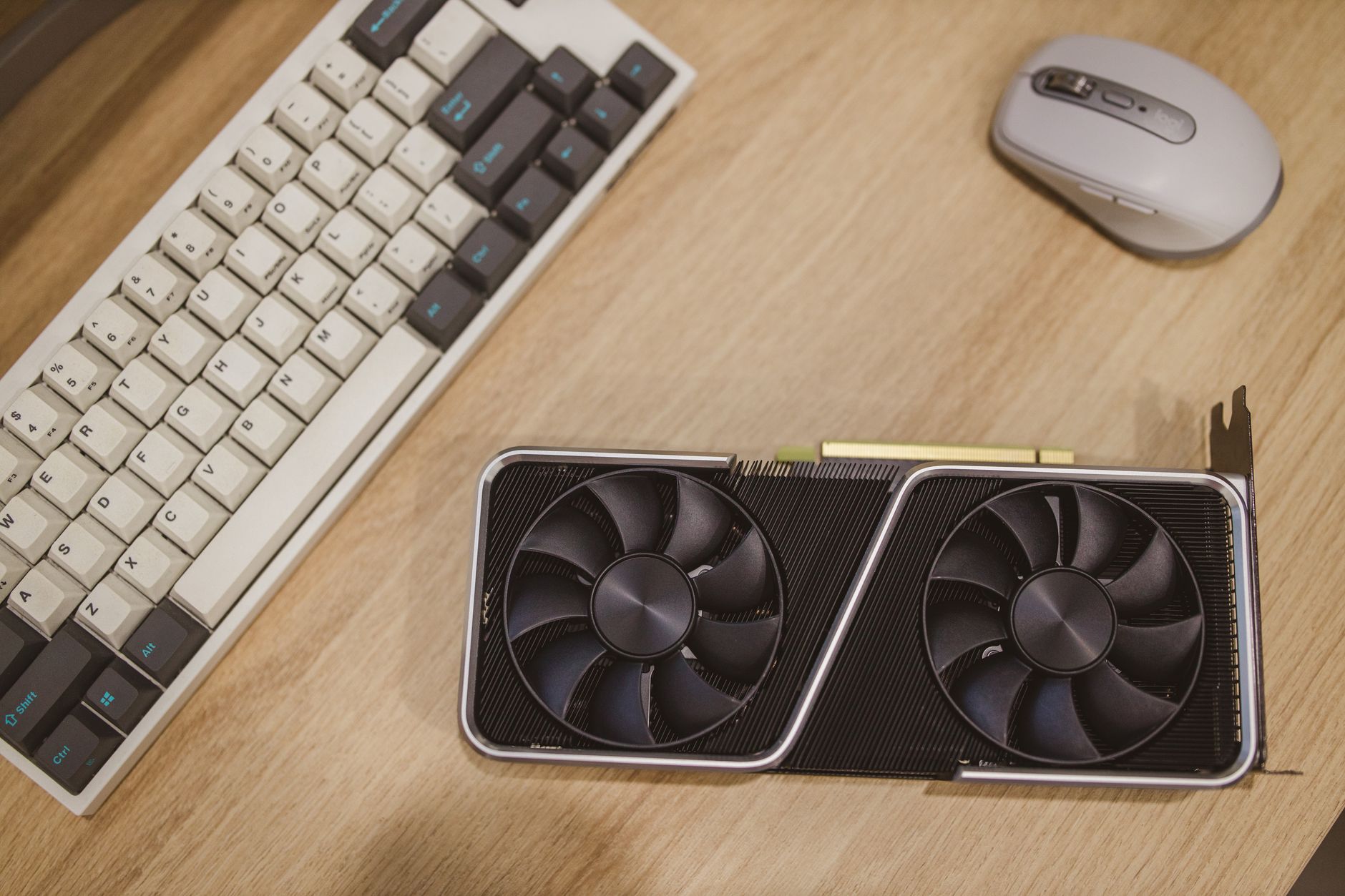 Visual illustration for review komparasi Roblox Hardware & Gaming Setup Performance